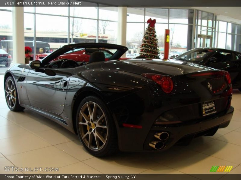 Nero (Black) / Nero 2010 Ferrari California