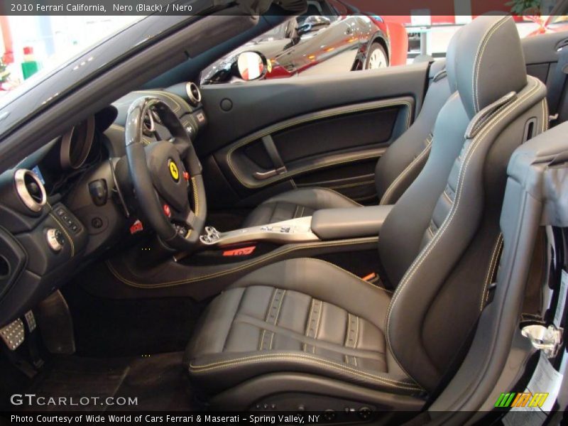 2010 California  Nero Interior