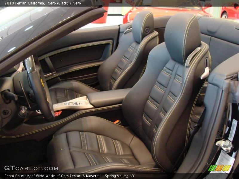  2010 California  Nero Interior