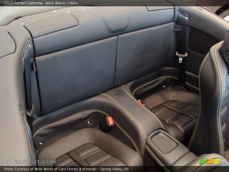  2010 California  Nero Interior