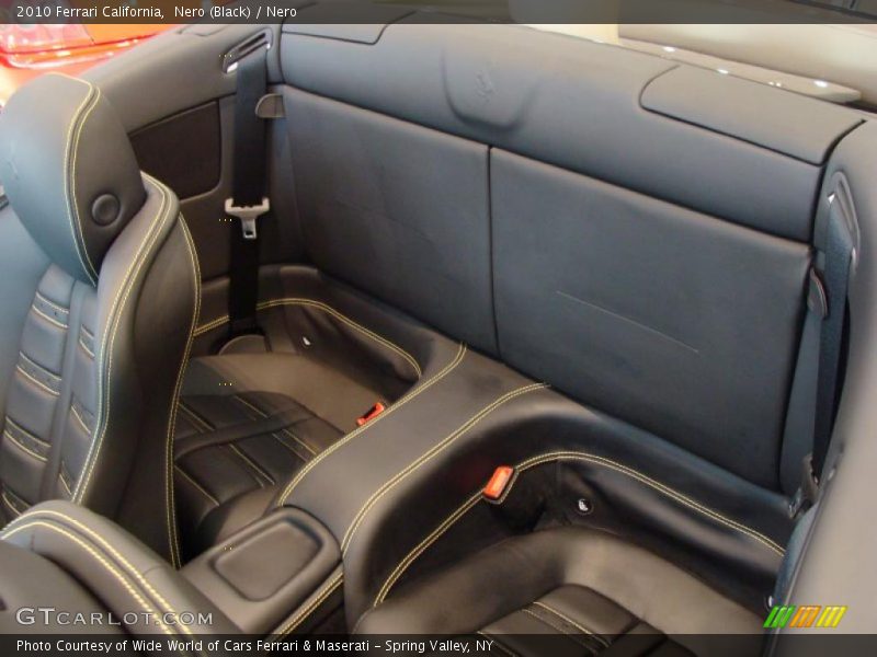  2010 California  Nero Interior