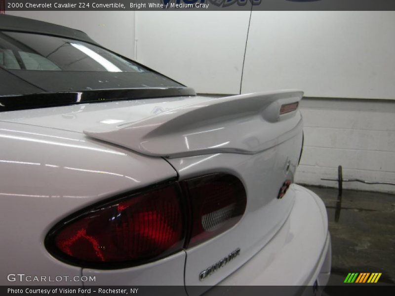 Bright White / Medium Gray 2000 Chevrolet Cavalier Z24 Convertible