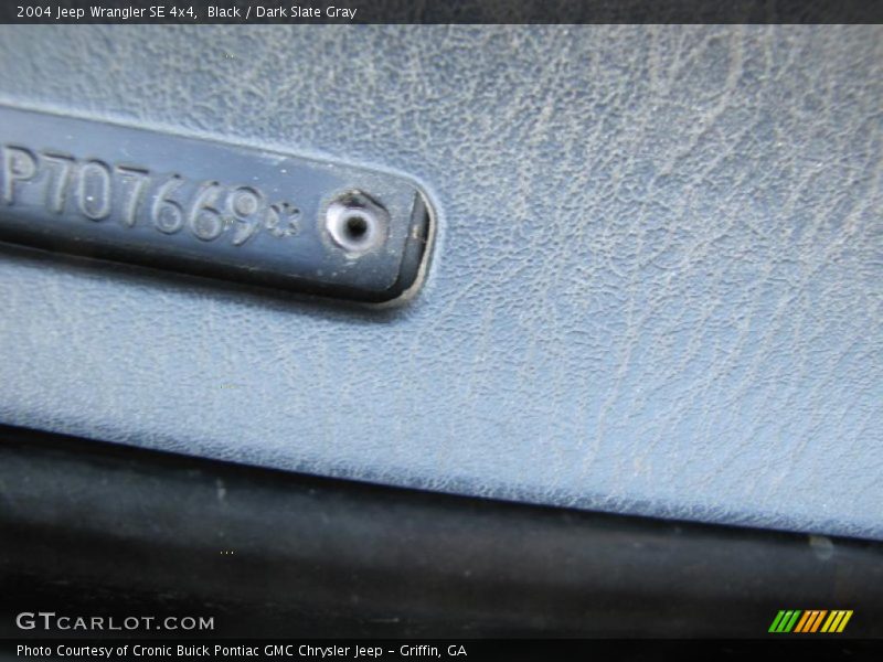 Black / Dark Slate Gray 2004 Jeep Wrangler SE 4x4