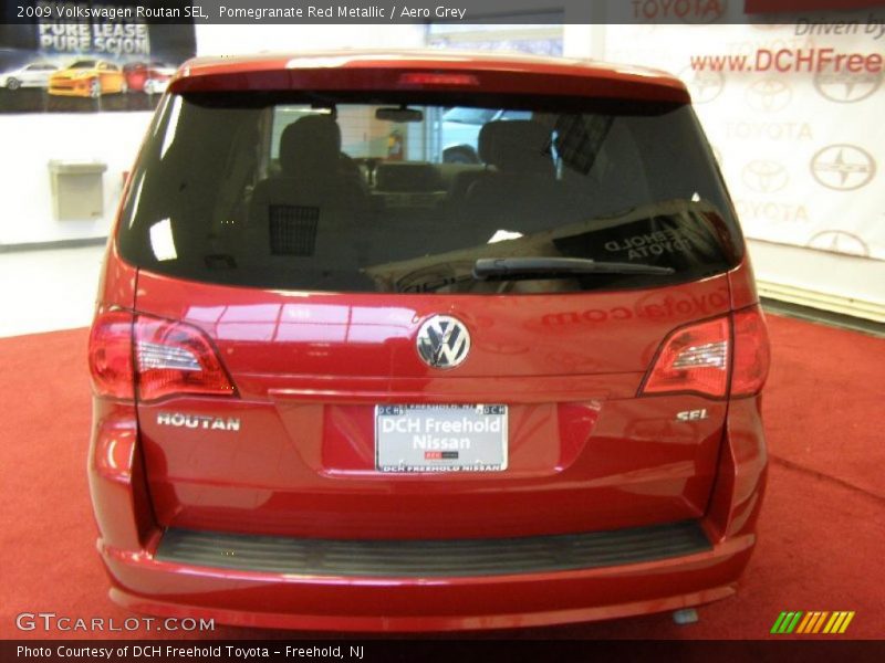 Pomegranate Red Metallic / Aero Grey 2009 Volkswagen Routan SEL