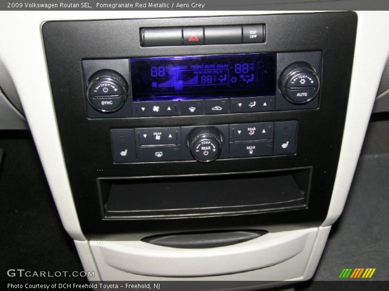 Controls of 2009 Routan SEL