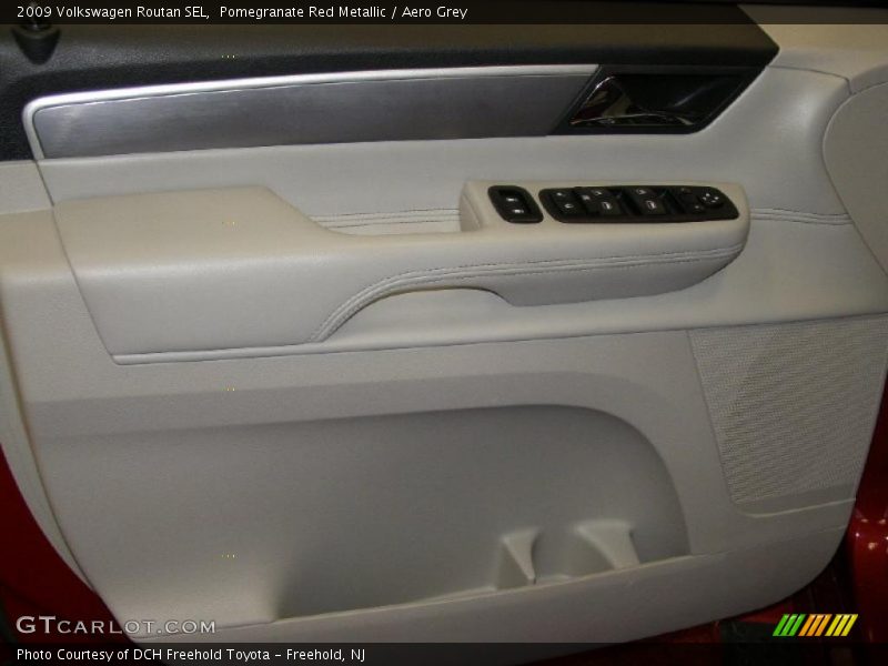Pomegranate Red Metallic / Aero Grey 2009 Volkswagen Routan SEL