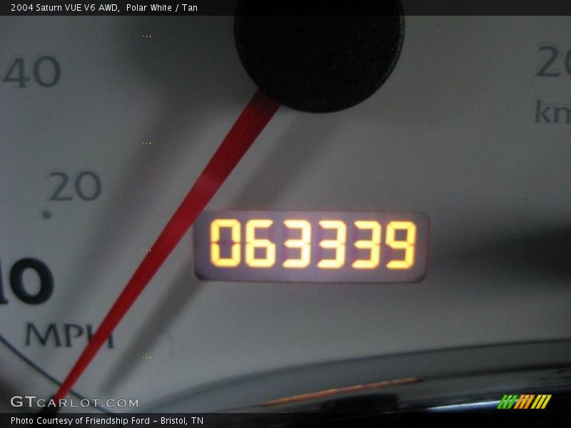 Polar White / Tan 2004 Saturn VUE V6 AWD