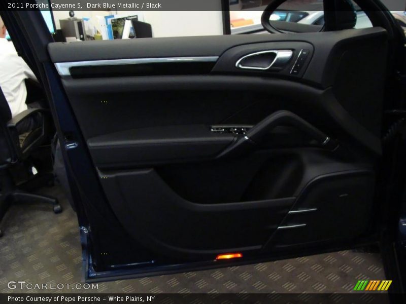 Door Panel of 2011 Cayenne S