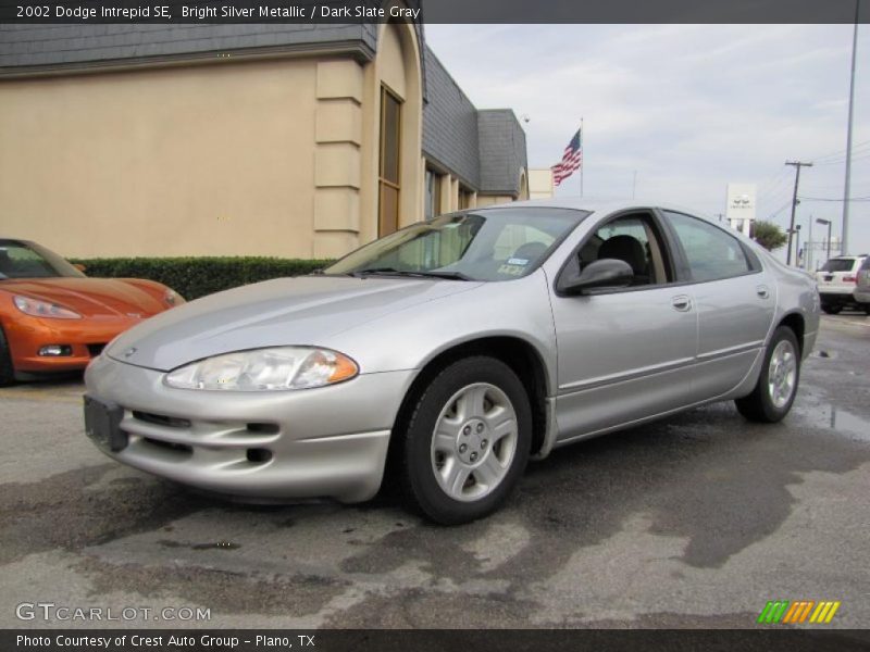 Front 3/4 View of 2002 Intrepid SE