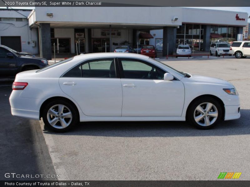 Super White / Dark Charcoal 2010 Toyota Camry SE