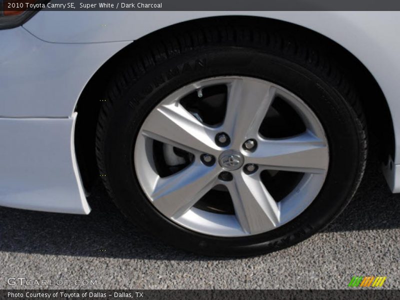 Super White / Dark Charcoal 2010 Toyota Camry SE