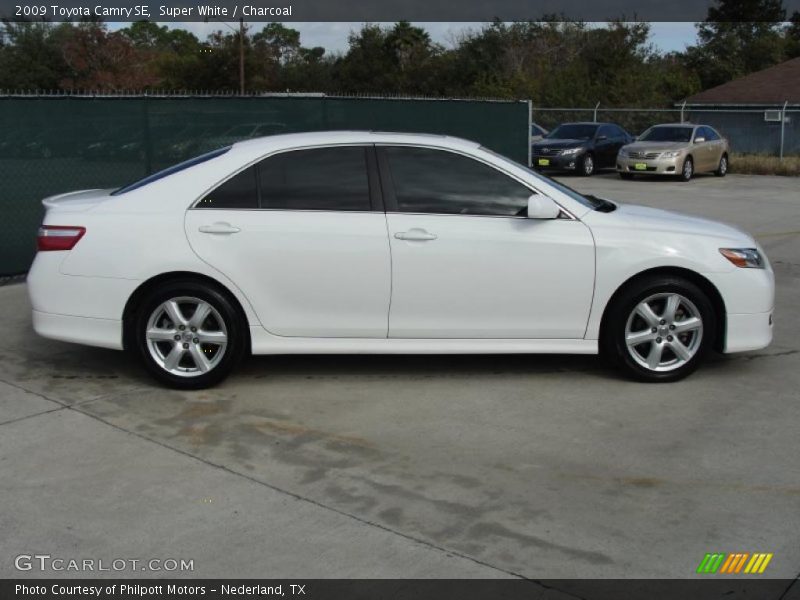 Super White / Charcoal 2009 Toyota Camry SE