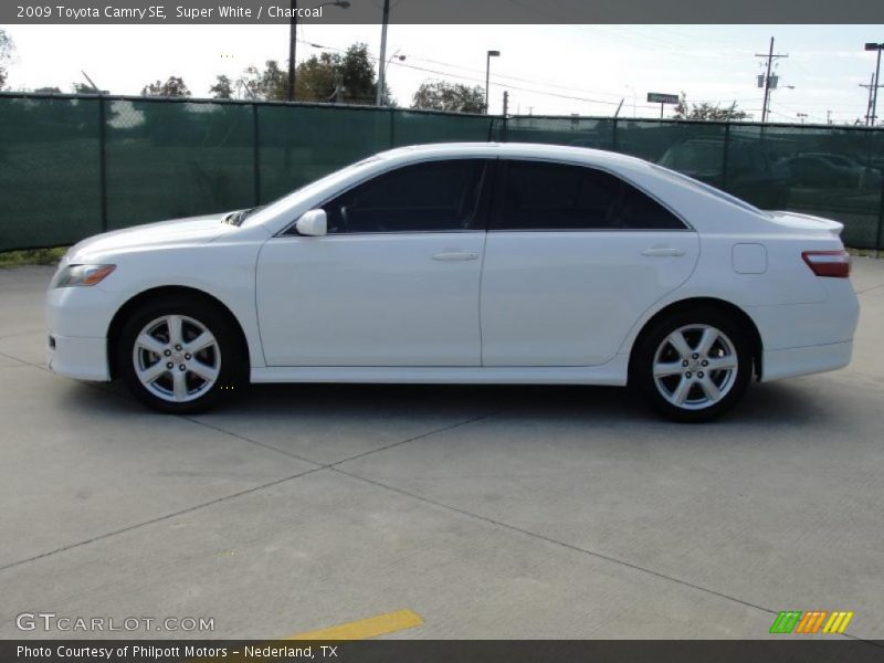 Super White / Charcoal 2009 Toyota Camry SE