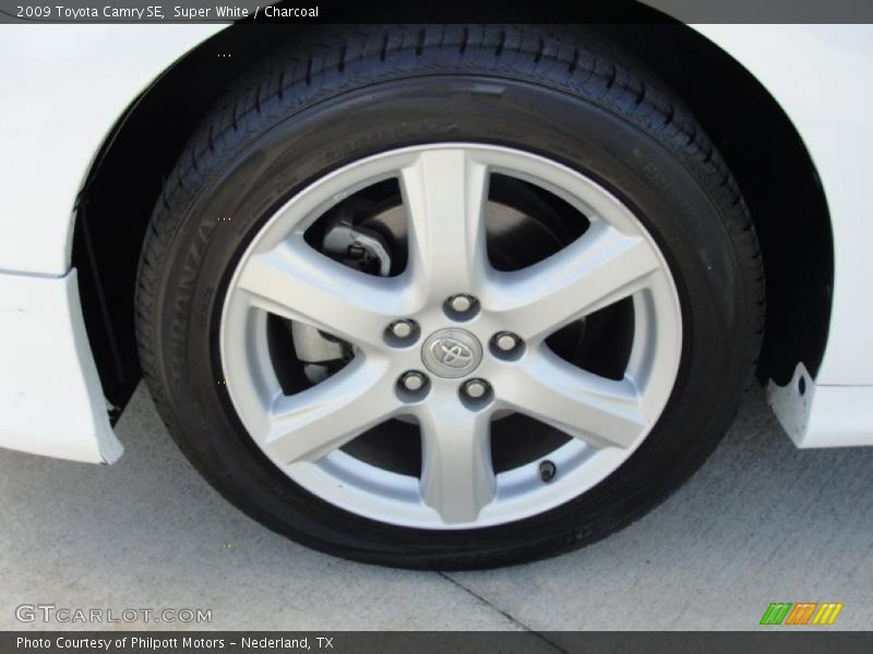 Super White / Charcoal 2009 Toyota Camry SE