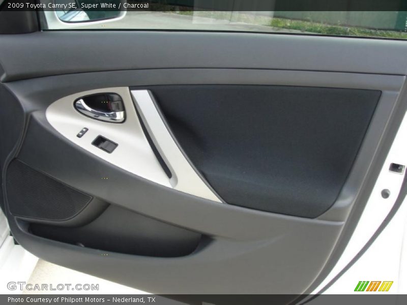 Super White / Charcoal 2009 Toyota Camry SE