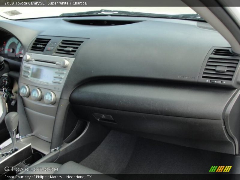 Super White / Charcoal 2009 Toyota Camry SE