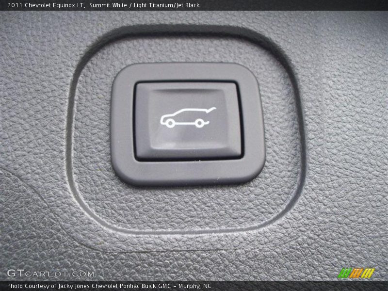 Summit White / Light Titanium/Jet Black 2011 Chevrolet Equinox LT