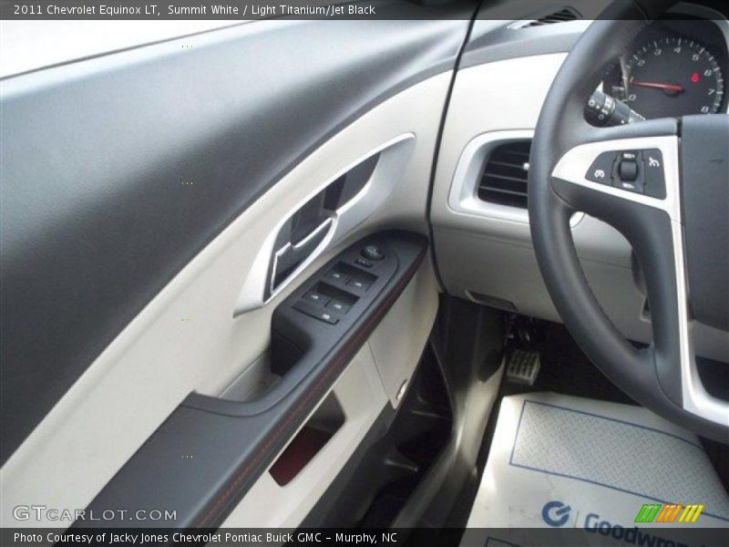 Summit White / Light Titanium/Jet Black 2011 Chevrolet Equinox LT