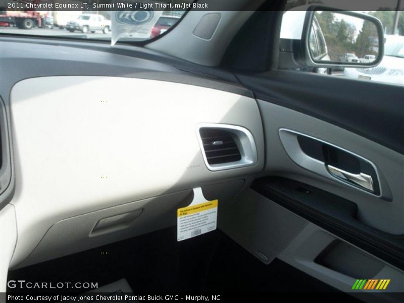 Summit White / Light Titanium/Jet Black 2011 Chevrolet Equinox LT