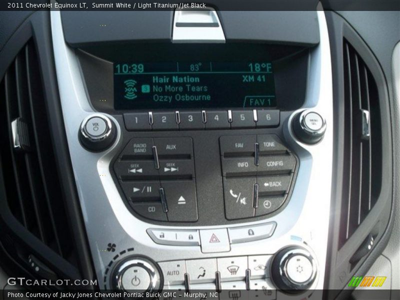 Summit White / Light Titanium/Jet Black 2011 Chevrolet Equinox LT