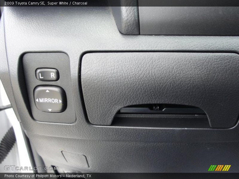 Super White / Charcoal 2009 Toyota Camry SE