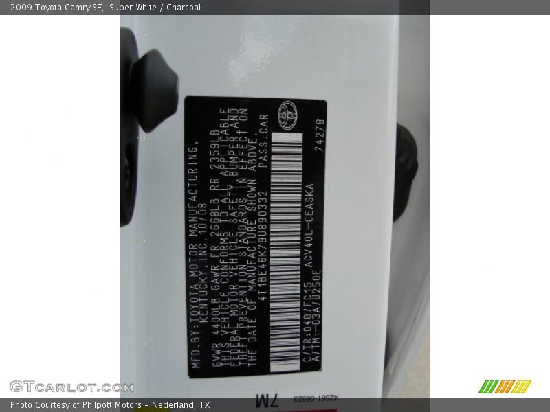 Super White / Charcoal 2009 Toyota Camry SE