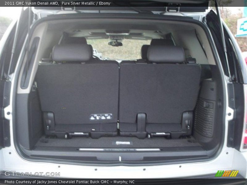  2011 Yukon Denali AWD Trunk