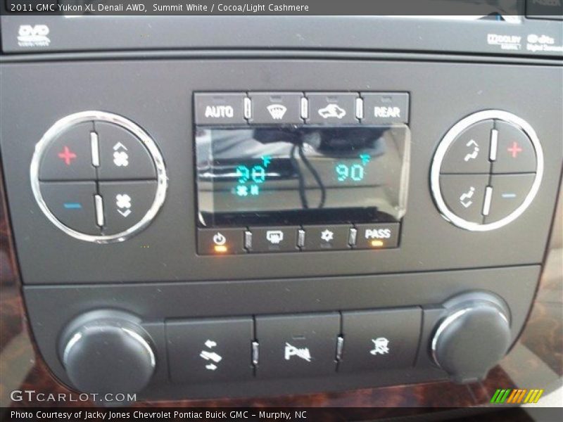 Controls of 2011 Yukon XL Denali AWD