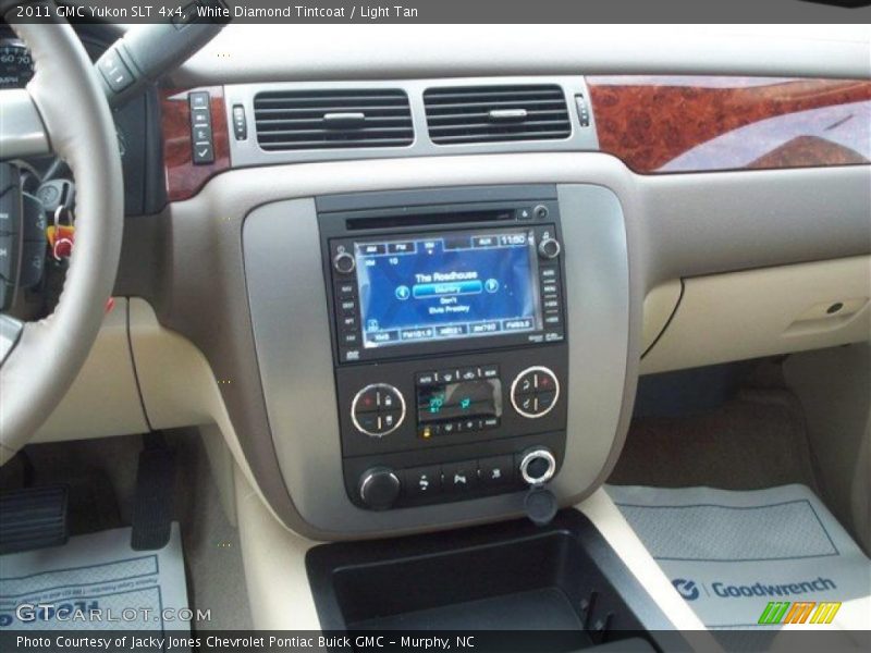 White Diamond Tintcoat / Light Tan 2011 GMC Yukon SLT 4x4