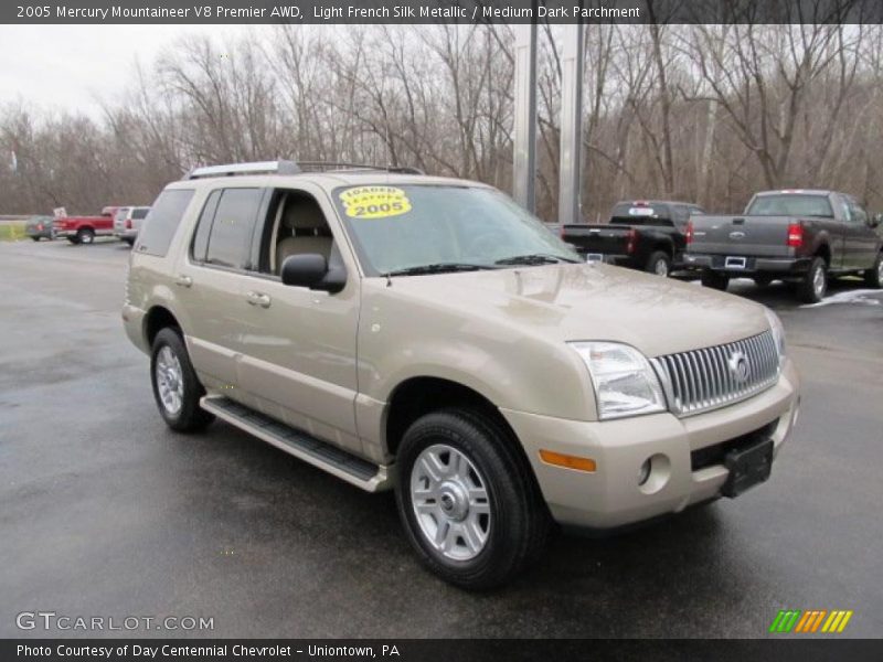 Front 3/4 View of 2005 Mountaineer V8 Premier AWD