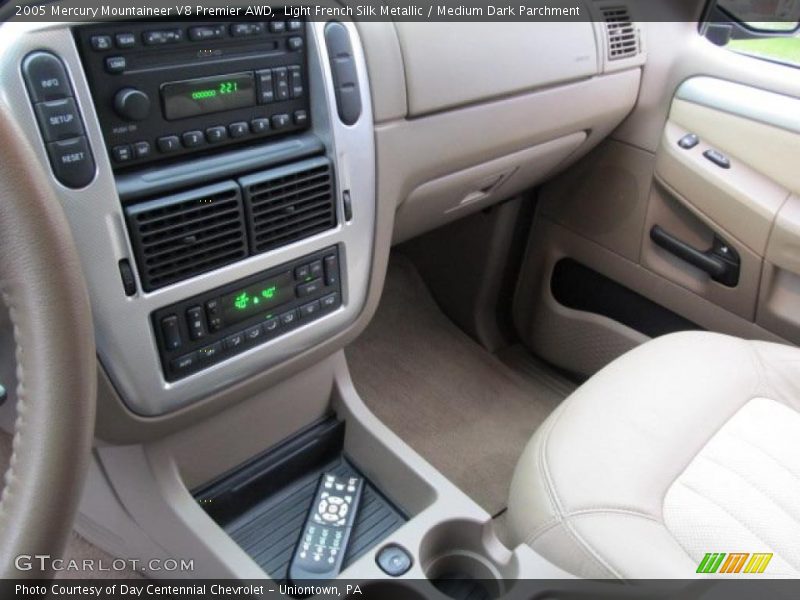 Light French Silk Metallic / Medium Dark Parchment 2005 Mercury Mountaineer V8 Premier AWD