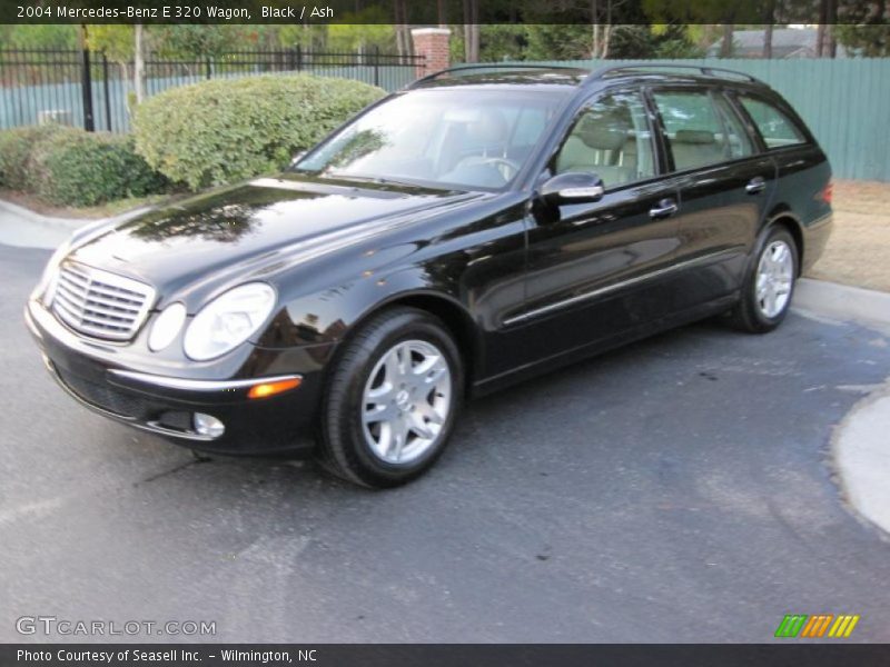 Front 3/4 View of 2004 E 320 Wagon