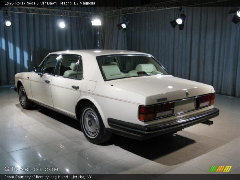 Magnolia / Magnolia 1995 Rolls-Royce Silver Dawn