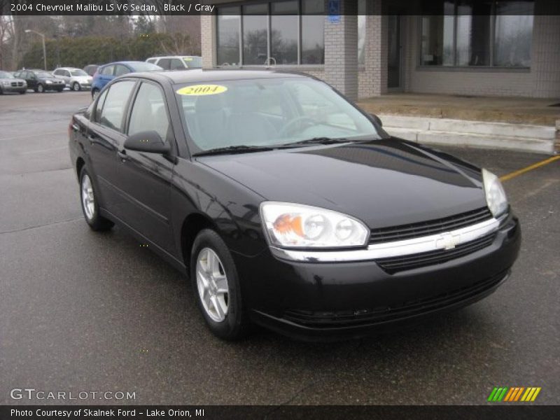 Front 3/4 View of 2004 Malibu LS V6 Sedan