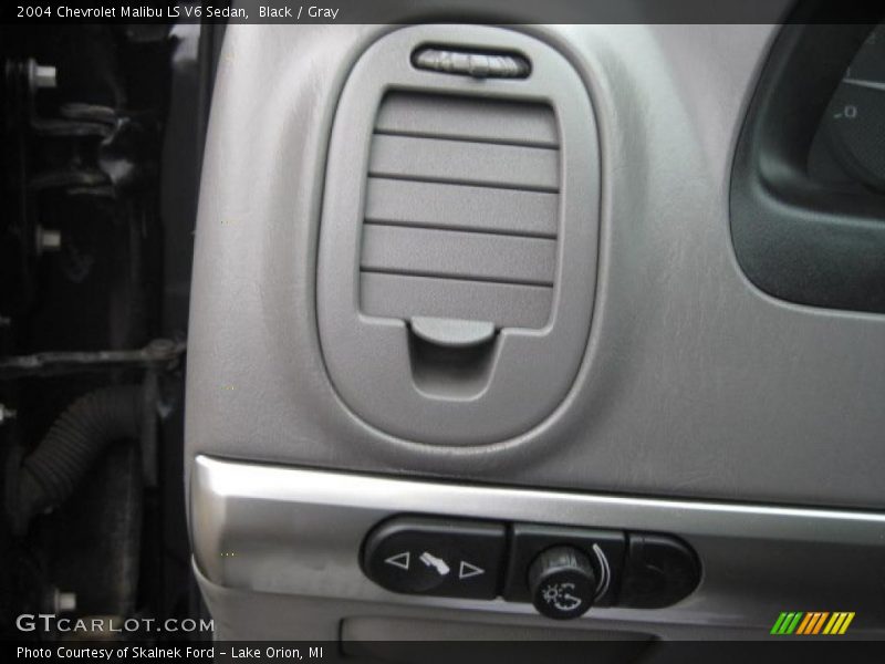 Black / Gray 2004 Chevrolet Malibu LS V6 Sedan