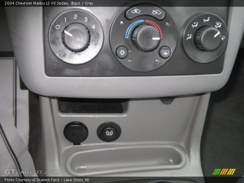 Black / Gray 2004 Chevrolet Malibu LS V6 Sedan