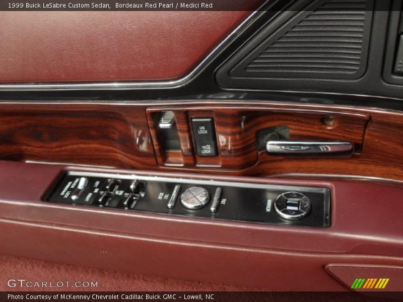 Controls of 1999 LeSabre Custom Sedan