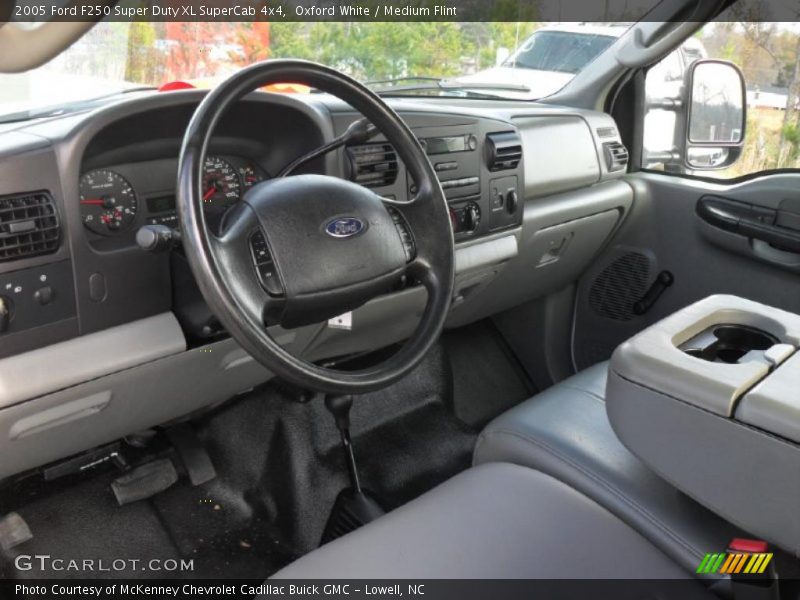  2005 F250 Super Duty XL SuperCab 4x4 Medium Flint Interior