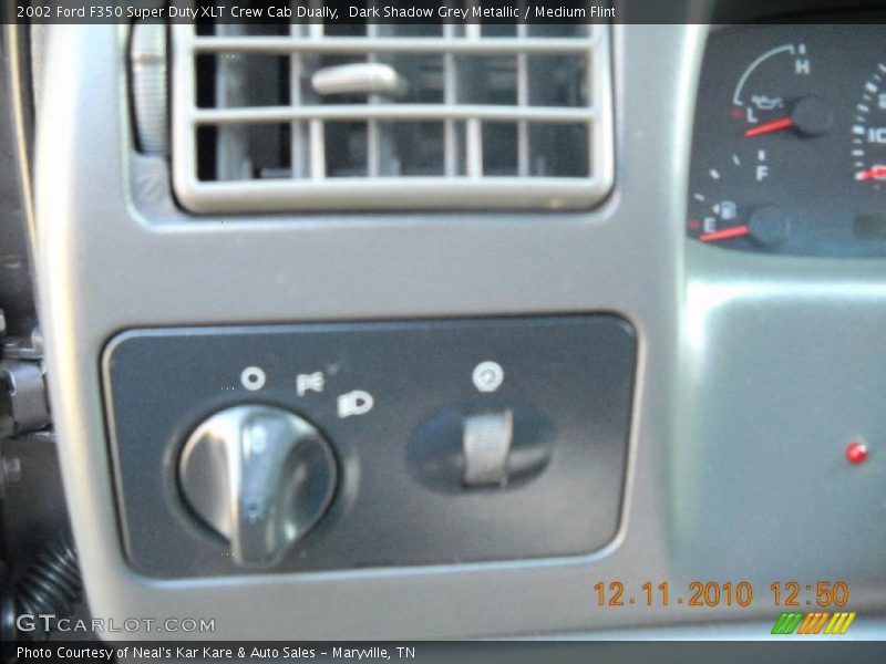 Controls of 2002 F350 Super Duty XLT Crew Cab Dually