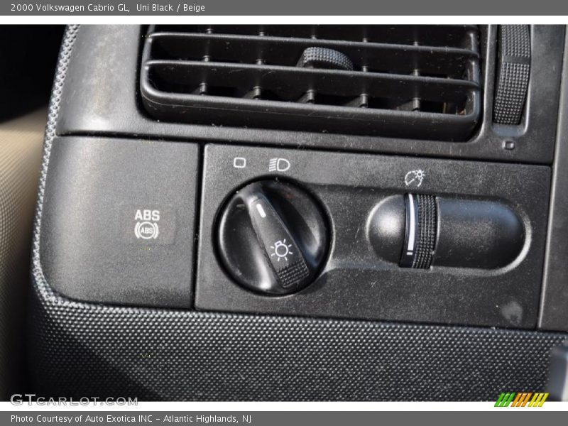 Uni Black / Beige 2000 Volkswagen Cabrio GL