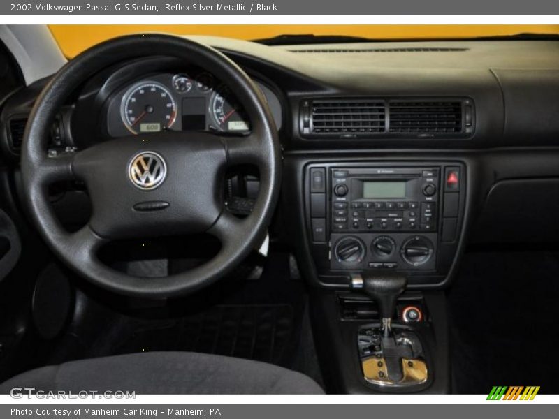 Reflex Silver Metallic / Black 2002 Volkswagen Passat GLS Sedan