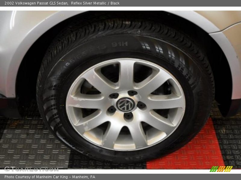 Reflex Silver Metallic / Black 2002 Volkswagen Passat GLS Sedan