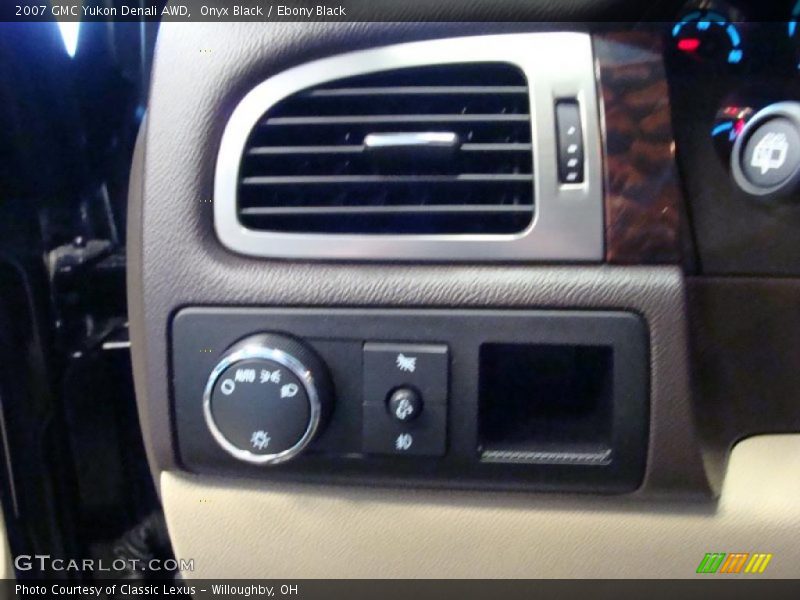 Onyx Black / Ebony Black 2007 GMC Yukon Denali AWD