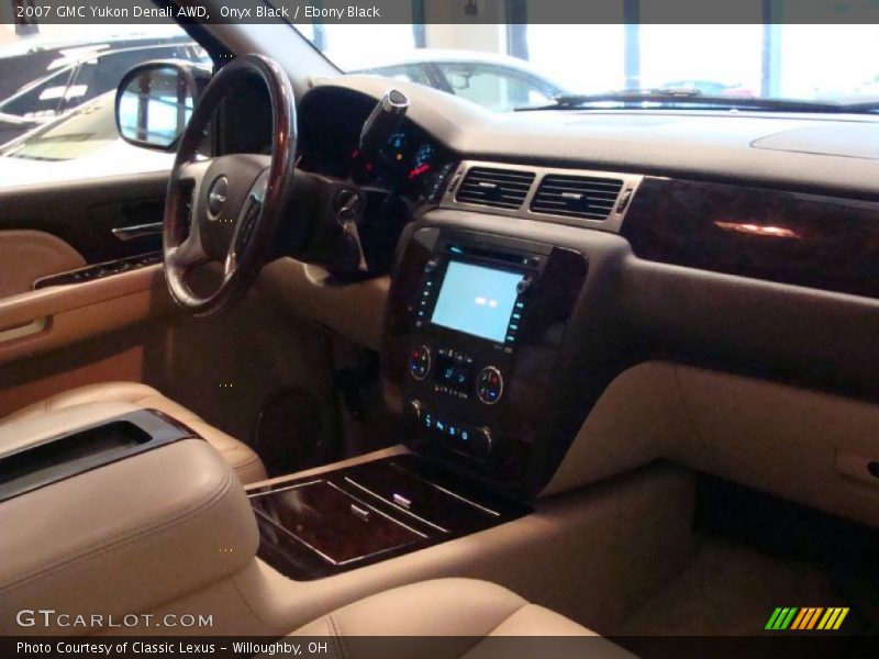 Onyx Black / Ebony Black 2007 GMC Yukon Denali AWD