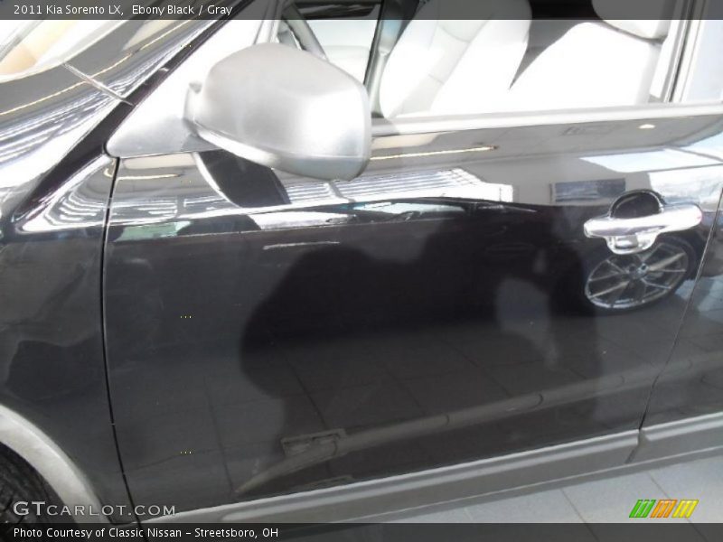 Ebony Black / Gray 2011 Kia Sorento LX