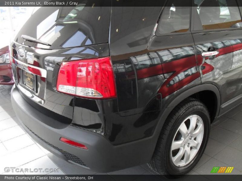 Ebony Black / Gray 2011 Kia Sorento LX