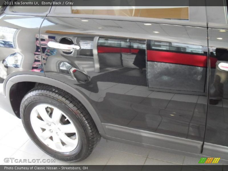 Ebony Black / Gray 2011 Kia Sorento LX