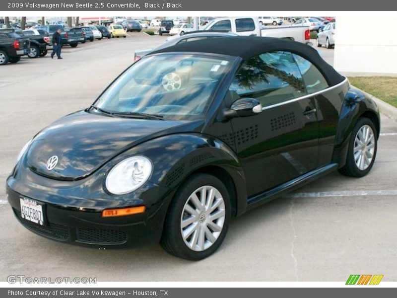 Front 3/4 View of 2009 New Beetle 2.5 Convertible