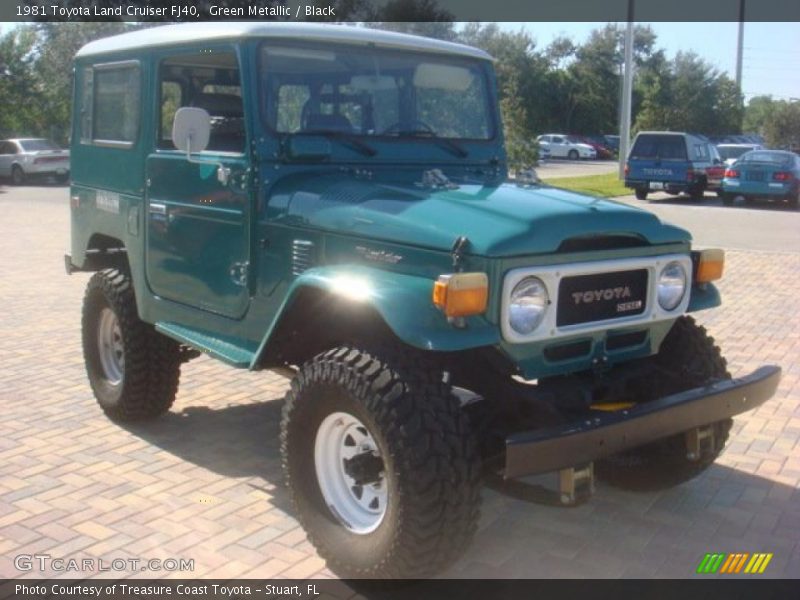 Front 3/4 View of 1981 Land Cruiser FJ40