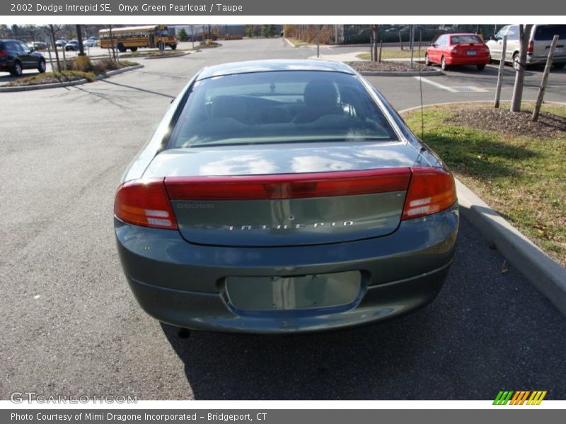 Onyx Green Pearlcoat / Taupe 2002 Dodge Intrepid SE